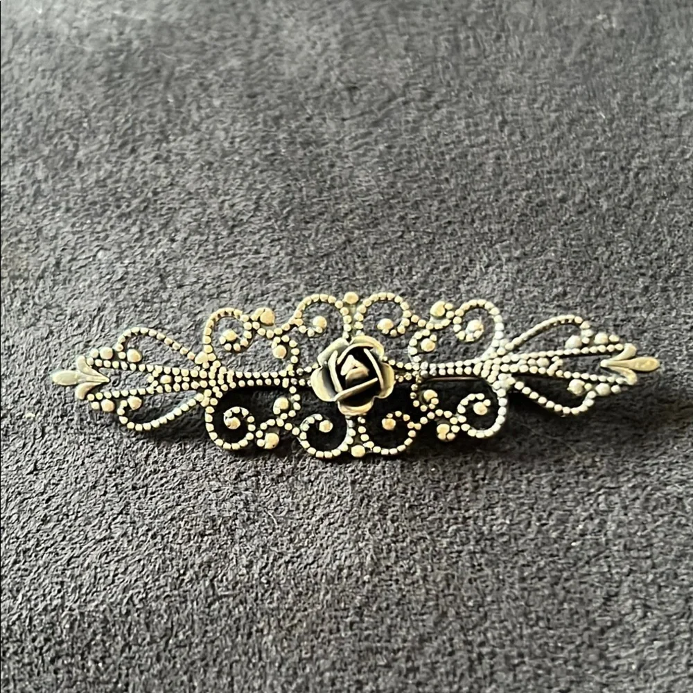 Vintage Beau Sterling Silver brooch
